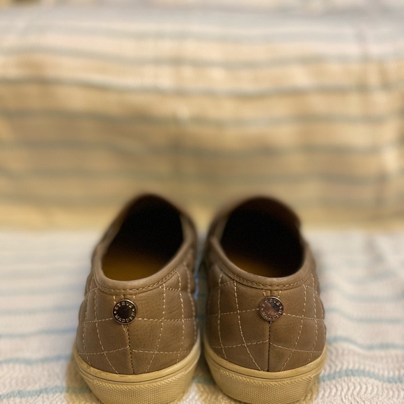 Steve Madden Ecentric Q Taupe Leather Sneakers - Picture 4 of 4